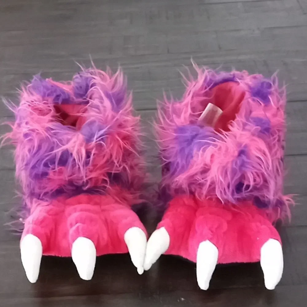 Dinosaur slippers never worn you with no tags perfect condition size small kids